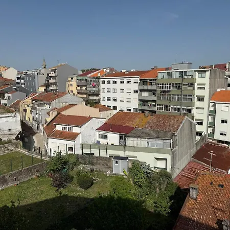 Camoes No Centro Do Oporto